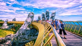 Danang's Golden Bridge listed among top 5 special awards