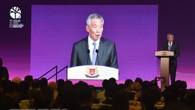 Singaporean Prime Minister Lee Hsien Loong addresses the ASEAN Business and Investment Summit 2018. (Photo: AFP/VNA)