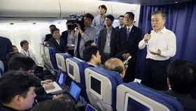 President Moon Jae-in (R, standing) speaks in a press conference held aboard the Air Force One shortly after his departure from Argentina on Dec. 1, 2018. The South Korean president was on his way to New Zealand where he was set to make a three-day state