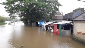Water levels continue rising on rivers from Quang Binh to Thua Thien Hue