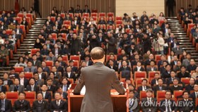 Hong Nam-ki, the minister of economy and finance, delivers his inaugural speech in a government building in Sejong, central South Korea, on Dec. 11, 2018. (Yonhap)