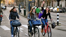Hà Lan khuyến khích người dân đi làm bằng xe đạp