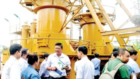 Hệ thống chuyển hóa rác thải thành khí chạy máy phát điện tại bãi rác Gò Cát. Ảnh: THÀNH TRÍ