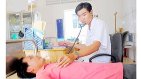Để y tế cơ sở làm tròn vai người gác cổng