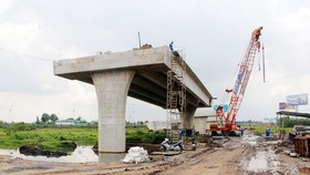 Ì ạch cao tốc về miền Tây