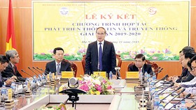 Bí thư Thành ủy TPHCM Nguyễn Thiện Nhân phát biểu tại lễ ký kết Chương trình hợp tác phát triển thông tin và truyền thông giai đoạn 2019 - 2020 giữa TPHCM và Bộ TT-TT. Ảnh: Đ.H.