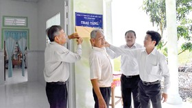 Trao Nhà tình nghĩa cho gia đình người có công với Cách mạng ở huyện Cao Lãnh