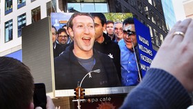 Sở hữu 74 tỷ USD, CEO Facebook ở biệt thự nào, đi xe gì?