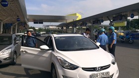 Tài xế Uber ôm nợ ngân hàng