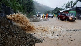 Bão Mangkhut suy yếu thành áp thấp nhiệt đới