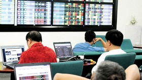 Thị trường chứng khoán Việt Nam ngày 11-10 : “Bốc hơi” 7,2 tỷ USD