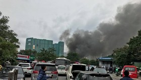 Cháy gara ô tô gần trụ sở VFF, nhiều người hoảng loạn