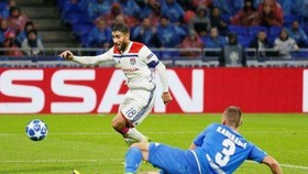 Đội trưởng Nabil Fekir mở tỷ số ở phút 19.