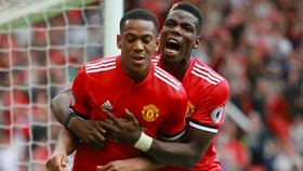 Anthony Martial (trái) và Paul Pogba đều đang chấn thương,