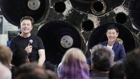 SpaceX công bố danh tính hành khách đầu tiên sẽ bay lên Mặt Trăng