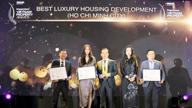 Đại diện các công ty nhận giải thưởng: Khang Điền – Kiến Á – Capitaland.