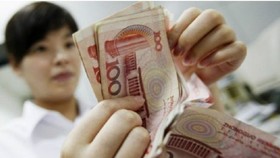Nhân dân tệ lao dốc, cán cân thương mại VN sẽ bị ảnh hưởng nặng?