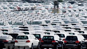 Ôtô tại cảng Bremerhaven, miền bắc Đức. (Nguồn: EPA/TTXVN)