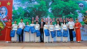 Sacombank trao 3.000 suất học bổng cho học sinh, sinh viên