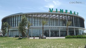 Một góc tòa nhà điều hành của VinFast tại Cát Hải, Hải Phòng. Ảnh Coches.net