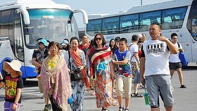 Du khách Trung Quốc tại Nha Trang. Ảnh: VĂN NGỌC
