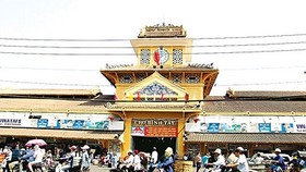 Chợ Bình Tây trước khi được nâng cấp, sửa chữa mới. Ảnh: ĐĂNG QUANG