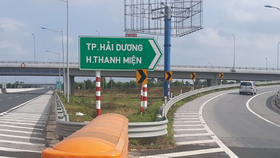 Lắp đặt bổ sung biển chỉ dẫn tại nút giao đường cao tốc