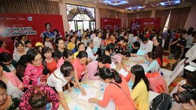 Hàng trăm đầu bếp không chuyên so tài “Sạch tươi ngon, cùng con khôn lớn”