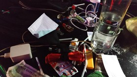 Tang vật thu giữ ở các quán bar. Ảnh: CHÍ THẠCH