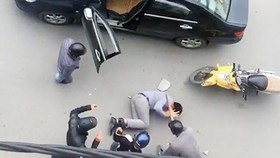 Truy bắt nhóm giang hồ đi xe ô tô truy sát khiến 2 người thương vong