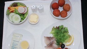 Vải thiều trong suất ăn trên máy bay