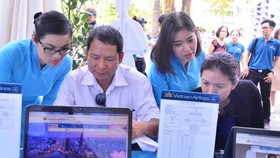 Hành khách bắt đầu thanh toán bằng QR code khi mua vé máy bay