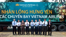 Phó Thủ tướng Vương Đình Huệ chứng kiến thỏa thuận đưa nhãn lồng Hưng Yên lên máy bay của Vietnam Airlines