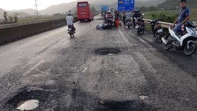 3 ổ gà liên tiếp đoạn xảy ra tai nạn tại Phú Yên