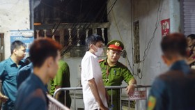 Kinh hoàng phát hiện 2 xác chết sau vụ cháy tại đường Đê La Thành