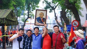 Cổ động viên “tiếp lửa” sớm cho thầy trò Park Hang-seo ở Hàng Đẫy