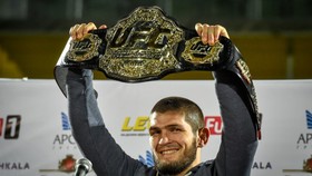 Khabib sẽ giữ đai UFC
