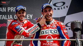 Dovizioso (trái) và Petrucci luôn có mối quan hệ thân tình từ lâu