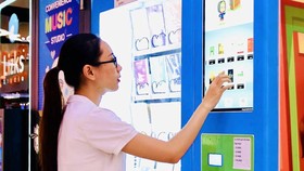 Khai trương máy bán sách tự động đầu tiên tại TPHCM
