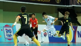Đội tuyển futsal đã có thế trận lấn lướt trước Malaysia. Ảnh: ĐỘC LẬP