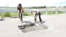 Sửa chữa con đường gần trăm tỷ nát bét “gây dư luận không tốt”