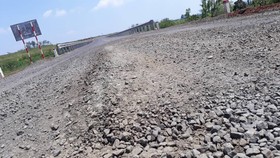 UBND tỉnh Gia Lai chỉ đạo kiểm tra con đường gần trăm tỷ “nát bét“