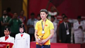 Nguyễn Minh Phụng trên bục nhận HCB hạng cân 84kg nam. Ảnh: DŨNG PHƯƠNG