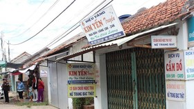 Dùng roi điện, bình xịt hơi cay tấn công mẹ con chủ tiệm vàng, cướp hơn 2 tỷ đồng