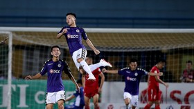 Hà Nội - TPHCM 6-3: Quang Hải ghi siêu phẩm, Hoàng Vũ Samson lập cú poker, HLV Miura lại thảm bại