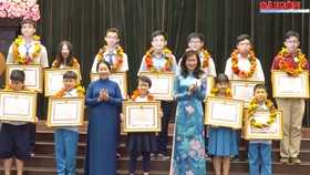 TPHCM tuyên dương 778 học sinh giỏi năm học 2017 - 2018