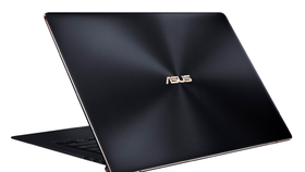 Thiết kế bản lề ErgoLift thông minh của ZenBook S