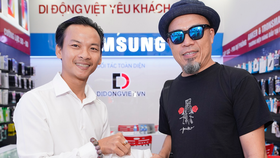 Nhạc sĩ Huy Tuấn chọn phương thức lên đời iPhone Xs Max 2 SIM với chi phí tiết kiệm hơn, lên đến 18 triệu đồng