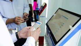 “Cổng hành chính công tỉnh Tây Ninh” cho phép người dân làm thủ tục ngay tại nhà qua điện thoại di động.