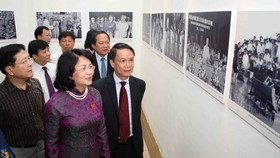 Triển lãm 100 bức ảnh “70 năm thi đua yêu nước“